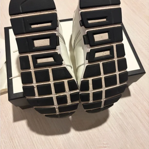 Gucci Cream White Shoes and Satin Dust Bag - Picture 3 of 10